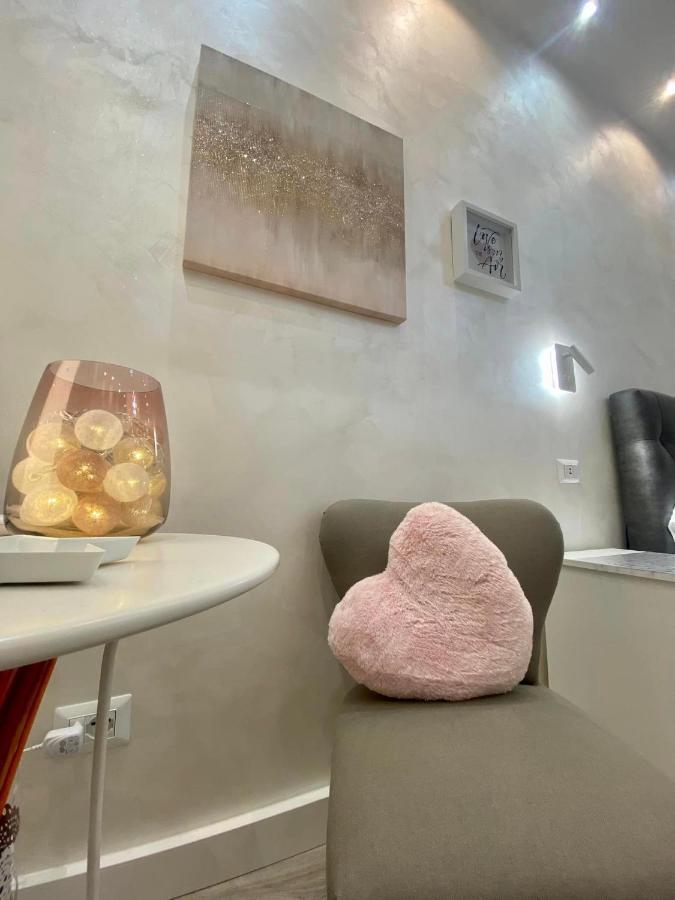 Apartment Close To The Coloseum, 2 Minutes Walk From Metro A Екстериор снимка